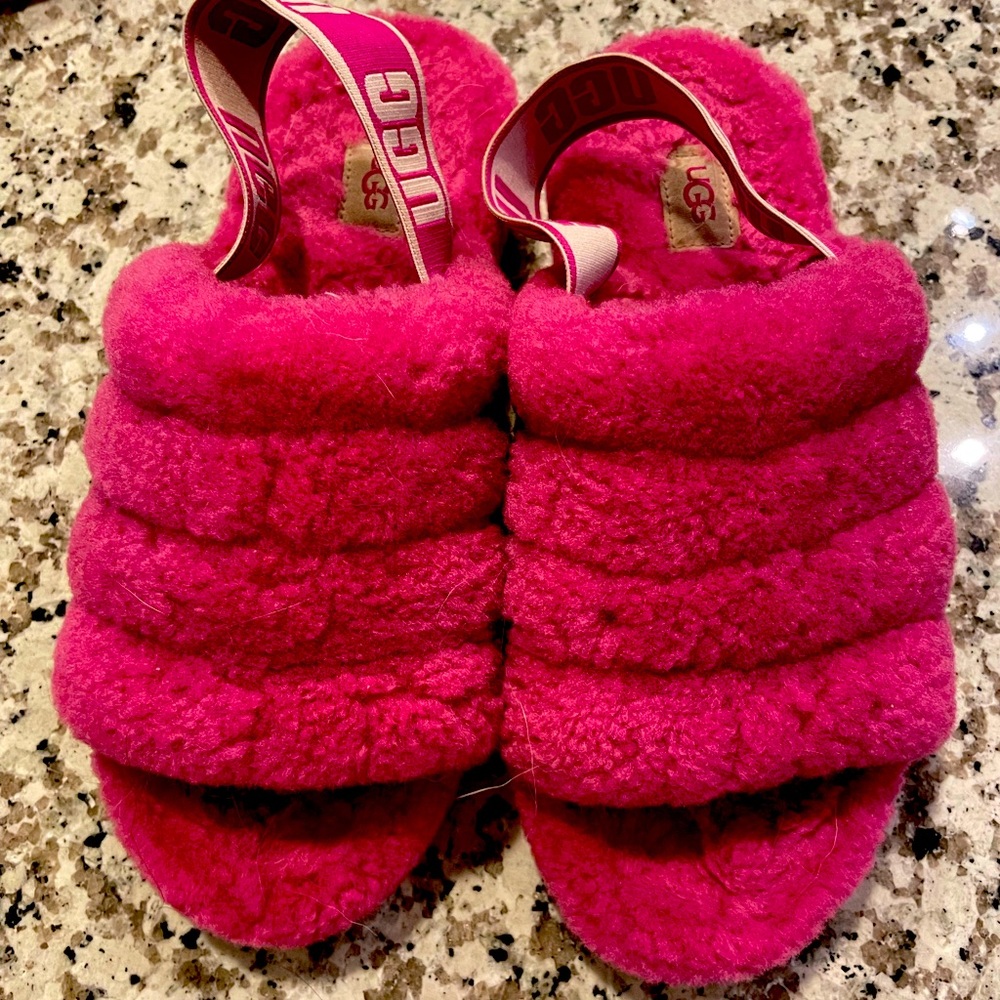 UGGS fluff yeah slides, size 8, pink.